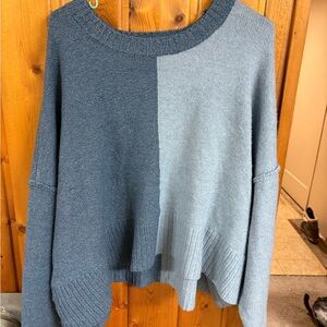 Arizona Jean Company Two-Tone Blue Scoop Neck Sweater